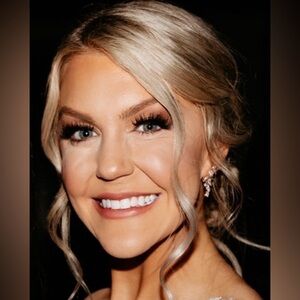 Meet your Posher, Lauralane